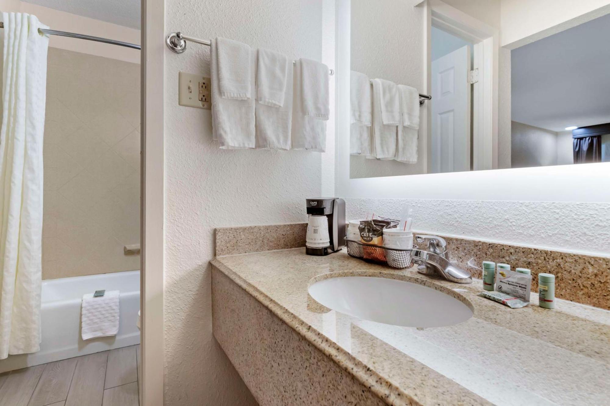 Best Western Of Alexandria Inn & Suites & Conference Center Екстериор снимка
